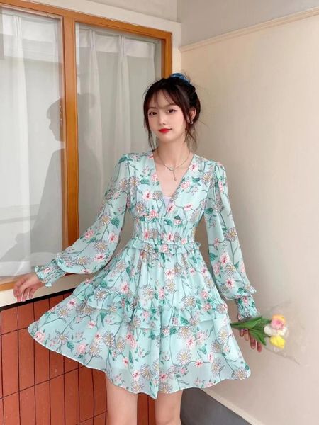 Vestidos casuales 2023 primavera otoño mujeres sexy con cuello en v manga larga delgado mini vestido coreano chic dulce volantes dobladillo floral gasa