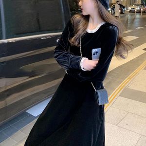 Robes décontractées 2023 printemps français Vintage velours robe mi-longue fête femmes rétro Design Elegan noir vêtements d'extérieur une pièce coréen