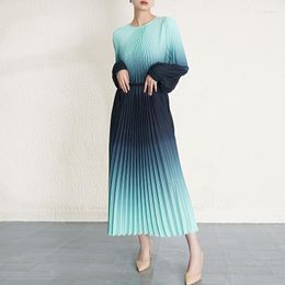 Casual Jurken 2023 Lente In Elegante Vintage Gedrapeerde O-hals Lange Mouwen Geplooide Maxi Voor Vrouwen Runway Designer Robe Longue Femme