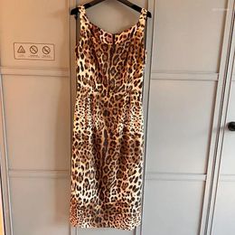 Robes décontractées 2023 Collection printemps-été Vintage imprimé léopard mince longueur midi femmes