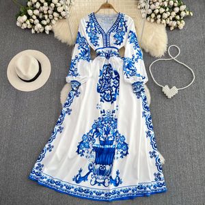 Robes décontractées 2023 printemps été piste bleu et blanc porcelaine impression robe femmes col en v longue lanterne manches taille haute fête Vestidos