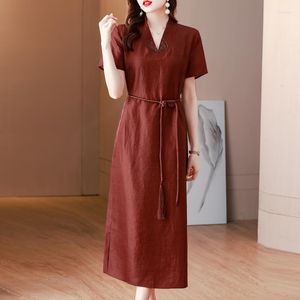 Abiti casual 2023 Estate Stile cinese Retro Seta Nuvola rossa Filato Abito ricamato con scollo a V femminile Vita con lacci per bambini