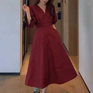 Casual jurken 2023 zomer Franse Kikyo vintage stijl v-hals taille slanke paneelzak effen commuter eenvoudige middellange mouw damesjurk