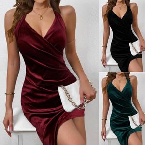 Vestidos casuales 2023 Verano Mujer Sexy Cuello colgante Open Back Split Vestido de terciopelo irregular Slim Fit V-cuello sin mangas maduro corto