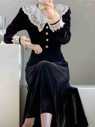 Robes décontractées 2023 Femmes élégantes noires à manches longues robe midi femme dentelle patchwork bouton velours taille haute a-ligne coréenne vintage