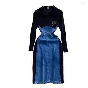 Robes décontractées 2024 Temperament d'automne Couleur de contraste patchwork Denim robe femme mode manche en V V Femelle Femme W176