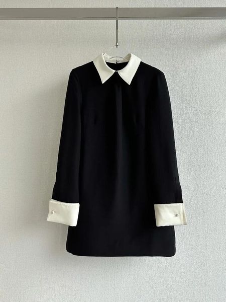 Robes décontractées 2024 Contrast d'automne / hiver en noir et blanc But Fower Collar Silk Loose A-Line Midi Long Manche Robe Femme Jupe