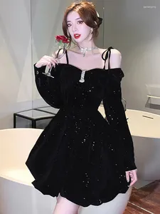 Casual jurken 2024 Zwarte pailletten Velvet chic boog sling short jurk vrouwen elegante mode y2k verjaardag herfst winter Koreaanse avond