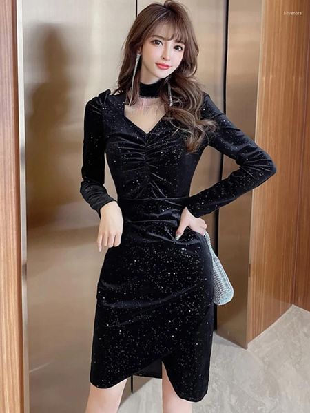 Robes décontractées 2024 Sequins de velours noir V-Neck MIDI Robe Femme Luxury Elegant Party Evening Spring Automne Corée Vintage Hepburn