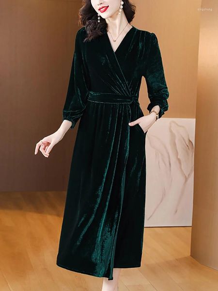 Robes décontractées 2024 Vert Velours Luxe Soirée Robe Automne Hiver Noir Coréen Vintage Hepburn Femmes Élégant Moulante