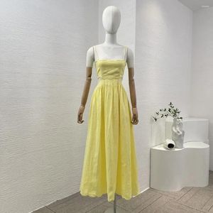 Casual jurken 2024 Hoogwaardige linnen gele backless Sleevless Sling Lower-Up A-Line Women Midi-jurk voor zomervakantie