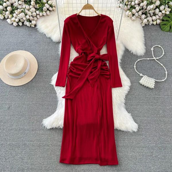 Robes décontractées 2024 Robe de fête longue rouge pour le printemps et l'automne coréen édition féminine à manches en V V