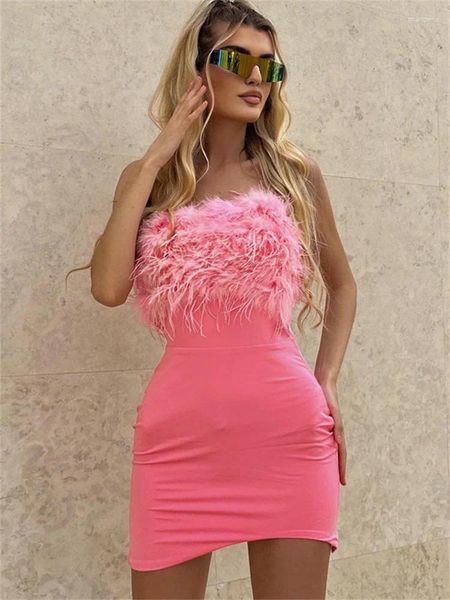 Vestidos casuales 2024 Trajes de verano sexy bodycon sin mangas sin espalda streetwear vestido mini fiesta club patchwork pluma rosa para mujeres