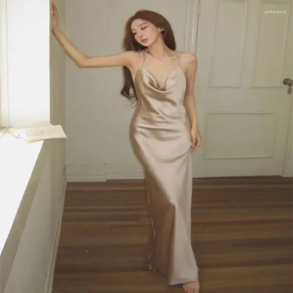 Robes décontractées 2024 Printemps Habillé Fille Col V Camisole Fée Rétro Version Coréenne Sexy Dos Nu