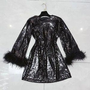 Vestidos casuales 2024 Spring Fashion Sequins Decoración de plumas Noche para mujeres o cuello manga larga Dama elegante y4776