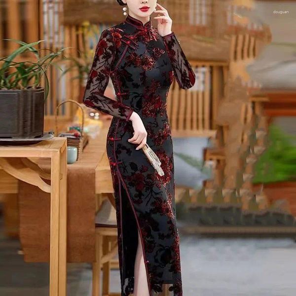 Robes décontractées 2024 Printemps Rétro Style Chinois Cheongsam Robe Or Velours Élégant Mère Fête De Mariage Haut De Gamme Femmes Longues