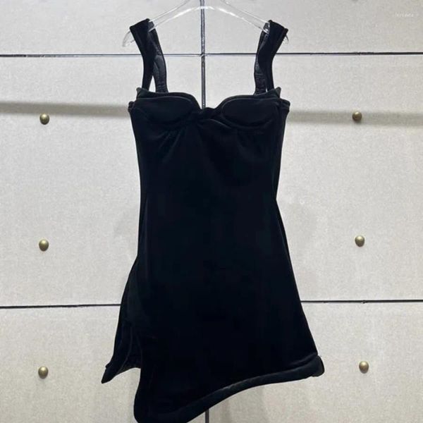 Robes décontractées 2024 Spring Square Collier sans manches 3D Split Black Hepburn Style Velvet Robe
