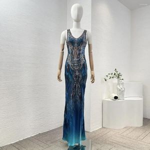 Casual jurken 2024 Spring Summer Women Vintage Silk Navy Blue Peacock Print Mouwloze diamanten geperste Vest Side Slit Maxi Jurk voor dame