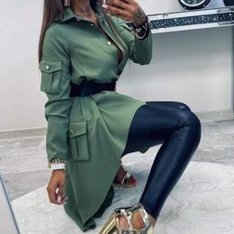 Robes décontractées 2024 Printemps Vintage Dames Solide Robe de soirée Femmes Col rabattu Boutons Irrégulière Streetwear Poche Femme