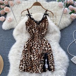 Casual jurken 2024 Summer Spice Girl Leopard Suspender jurk dames slanke trekkoord backless splicing split -kant