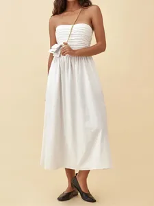 Robes décontractées 2024 Robe de slinage blanc ou noir d'été pour femmes Sleevless Lady plissée de robe plissée