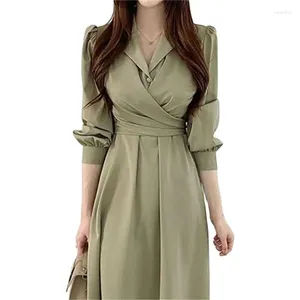 Casual jurken 2024 Damesjurk Vestidos Koreaanse chique elegante flip kraag kruising kanten bubbelmouw shirt midden lengte