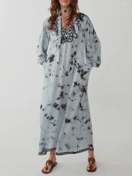 Robes décontractées 2024 Robe à l'automne pour femmes broderie de tenue de dye en V Imprimé en V Vaculaires de mode avec ceinture de cou avec couloir