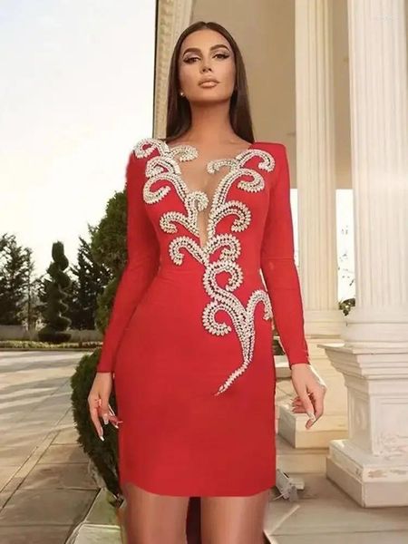 Robes décontractées 2024 Femmes Luxe Diamant Perle Design À Manches Longues Col En V Maille Bandage Mini Robe Élégante Fête De Célébrité