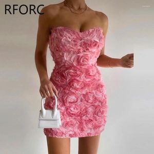Robes décontractées 2024 Femmes sans bretelles décoration florale tridimensionnelle Sexy Sweety mini robe de fête
