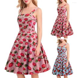 Robes décontractées A-Line Big Swing Dress Prom imprimé aux fraises avec un décor de bouton vintage Backless Design Cocktail élégant pour les femmes