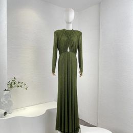 Robes décontractées Arrivée découpée devant diamants vert longue robe de sirène à manches longues luxe drapé plis élégants femmes vêtements pour la fête