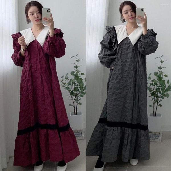 Vestidos casuales Otoño 2023 Corea del Sur Cara de bebé Borde de oreja de madera Diseño Color a juego Vestido largo plisado y fluido