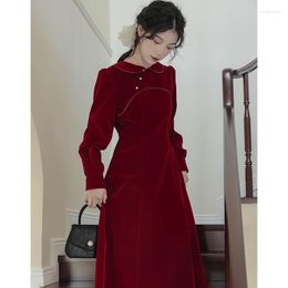 Robes décontractées Automne et hiver Chinois Cheongsam Rétro Robe de velours rouge 2023 Mode Vêtements pour femmes