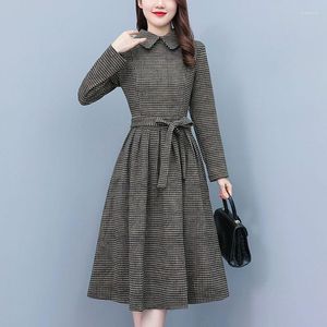Casual jurken herfst en winterjurk voor vrouwen 2023 Vintage temperament dollar Koreaanse mode groot formaat plaid midi robe t1179