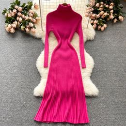 Robes décontractées Automne et hiver à la mode col haut couleur unie robe à manches longues taille haute jupe longue tricotée à la mode