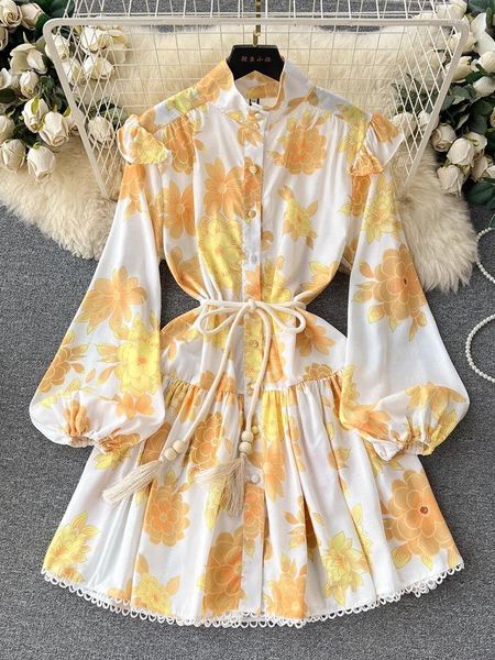 Robes décontractées automne vacances jaune imprimé fleur robe femmes col montant manches longues lanterne simple boutonnage volants ceinture robes courtes