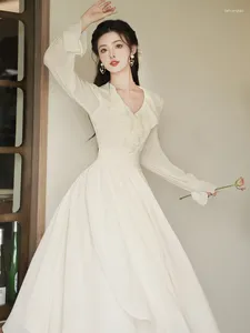 Robes décontractées Automne manches longues en mousseline de soie pour femmes élégantes à volants col en V chic robes manches évasées mode coréenne robe une pièce