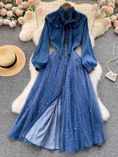 Robes décontractées Automne Maxi Denim Robe Femmes Élégantes Manches Longues À Volants Col Montant Taille Haute Tempérament Dentelle Arc Maille Épissage Bleu