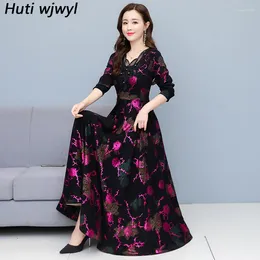 Robes décontractées Automne Hiver Ajouter Velours Épais Chaud Col V Sexy Maxi Robe Femmes Vintage Élégant 2024 Moulante Fête Midi Robes