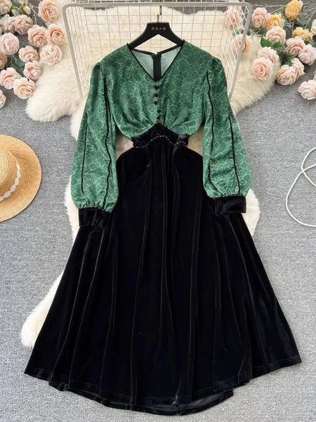 Robes décontractées automne hiver élégant vert imprimé patchwork Velvet Robe en V Femme Vle à manches longues à manches hautes