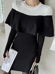 Vestidos informales de otoño Invierno de punto de punto en blanco y negro para mujeres Sweater Sweater Skinny Dress Mujer Vestidos ropa elástica