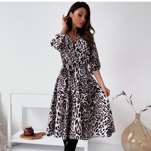 Robes décontractées automne hiver Robe mi-longue 2023 mode col en v à lacets dame léopard à manches longues Clubwear pour les femmes Robe Femme