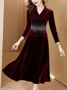 Robes décontractées Automne Hiver Red Velvet Patchwork Robe longue à volants Mode Paillettes Luxe Femme's 2024 Vintage Soirée élégante