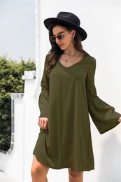 Casual jurken herfst winter massieve kleur wijd uitlopende mouw jurk 2024 mode v-neck dames vakantie losse knie-lengte vrouw