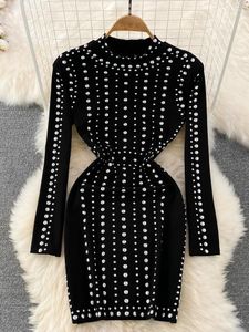 Robes Décontractées Automne Hiver Femmes Noir Rivet Robe Moulante Vintage Col Montant À Manches Longues Mince Rétro Mini Vestidos Femme Gaine Robe