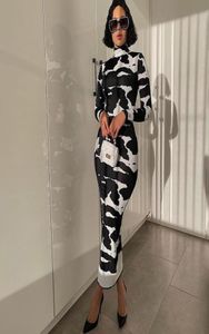 Robes décontractées Automne Femmes Fashion Long Manyer Bodycon Cur crayon Maxi Cow Imprimer Coltweneck pour 2022 Winter Clots Streetwear2799023
