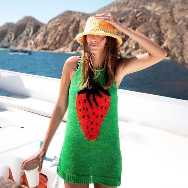 Robes décontractées Vacances de plage Vert Sans manches Sexy Mini robe en tricot Rouge Grande fraise Imprimé Débardeur Mode Catwalk Marque Été 2022Casu