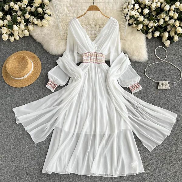 Robes décontractées plage solide robe blanche femmes Sexy col en v bohème longue avec crème solaire foulard en soie Chic été 2023