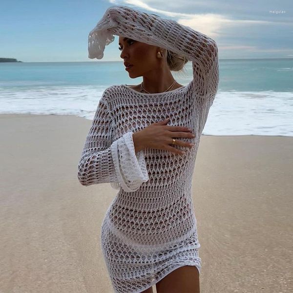 Vestidos casuales Estilo de playa Bikini Encubrimientos Mujeres Sexy Sin espalda Vestido blanco Crochet Ahueca hacia fuera Manga larga Mini Vestidos de cóctel de punto