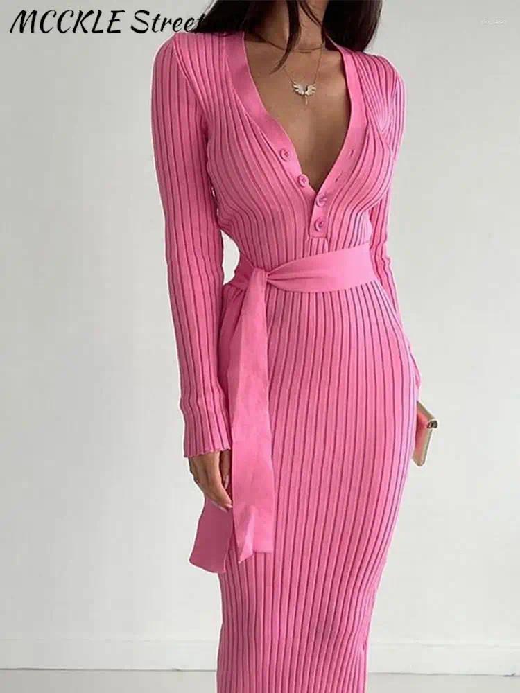 Casual Dresses Belt Knit Dress Women 2023 Autumn Long Sleeve Deep V-Nek midja Kvinnlig Slim Elegant Solid Pit Button Lady Robe